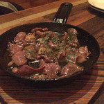 CAMPS - 砂肝のアヒージョ