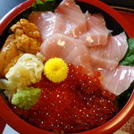 Washoku Daikokuten - 三色丼、大トロ、雲丹、イクラ（￥1800税込み）