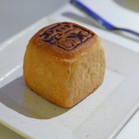 フレンチレストラン にき亭 そごう横浜店 - パン、カッテージチーズをつけていただきます