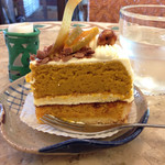 ラ セゾン ド フランセ - 南瓜のスフレ、南瓜感溢れる旨ケーキでした