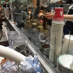 ヴィドフランス - コーヒーを淹れてくださってるところ