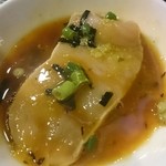 酒場 トリビアン - 卵黄と醤油をまぜてみた