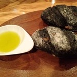 ラカンデラ - 2015.9　おなじみ、イカ墨パン！