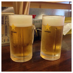 鶴亀大吉 - 生ビール 400円×2
中ジョッキよりひと回り小さなジョッキです。