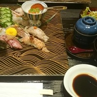 鮨隆 - お任せにサラダ味噌汁のセットにして貰いました！