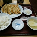 ぎょうざの満洲 - ダブル餃子定食529円