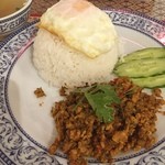 タワンタイ - ランチはタイ料理がどうしても食べたくてタイ料理屋へ。
      前までなかった、タイ風ドライカレーがあったので頼んでみました！レモングラスがきいてて、激辛でしたが美味しかったです（≧∇≦）満足♡