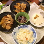 海の日  - 小鉢盛り合わせ・チーズ豆腐・ポテサラ・ぶり大根・魚南蛮・くらげ