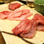 海の日  - 軽くしゃぶしゃぶするだけの上質なまぐろです