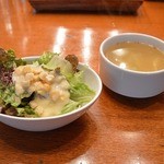 ランチセットのサラダとスープ