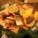 東條 - まながつお杉板焼き，かます幽庵焼き，タラ白子柚子釜
      