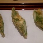 てんぷら 近藤 - 太いアスパラガスはメキシコ産。切断面から湯気が～♪