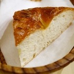 イル・ラメリーノ  - 自家製パン