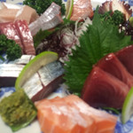 Musashi - 諫早でうまい魚を食べたいなら、間違いなく武蔵。昭和な渋い雰囲気も酒の味を引き立たせる。