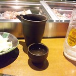 博多串焼と刺身 ココロザシ - 酒器、となりのグラスはチェイサー