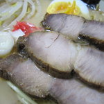 肉の矢澤 - ラーメンの焼豚アップ