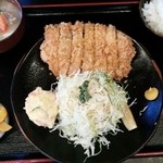 黒豚の館 - さすがの黒豚ロースカツ