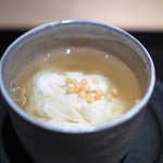 神保町 傳 - 湯葉と海老芋の銀餡掛け
      