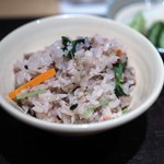 神保町 傳 - 豚と根菜、雑穀米を使った炊き込みご飯
      
      