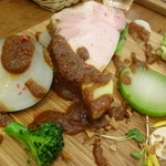 フレンチマーケット - 豚ロース肉長時間ロースト　オリーブと柚子胡椒のソース　季節のお野菜を添えて