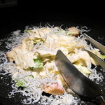 焼ハマグリル - シラスたっぷりキャベツのシーザーサラダ風