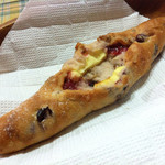 DONQ - クリームチーズとラズベリーのフランス ￥238