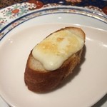 青海波 - バゲットチーズ載せ