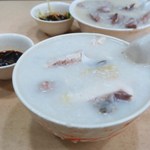 生記清湯牛腩麺家 - 鮮魚腩豬肉丸粥