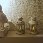 キングジョージ - 入口階段途中にあるフクロウと灯り