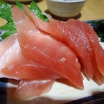 呑処おか吉 - 「まぐろ刺」380円也。