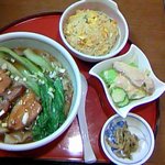 Choukouhen - 豚の角煮刀削麺セット（サラダ、お漬物、ミニチャーハン付き）780円