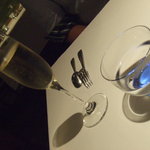 ドリンクコース最初のスパークリングと、ガス入りウォーター