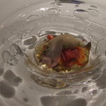 ウニとアワビのじゅん菜　チャコリとバルサミコのソース