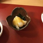 鮨暁 - 付け出しの真珠貝柱酢味噌あえ　