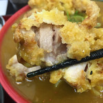 極楽うどん TKU - どうです！この鶏天！デカイよ、ワンピースが！ほろほろやで！ジューシーやで！3個も乗ってるで！(*^o^*)