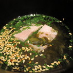 神保町 傳 - すぐきという酸味のある漬ものが豚肉の甘味とマッチしていました。