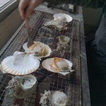 塩釜仲卸市場 マイ海鮮丼コーナー - ホタテ、サザエ、牡蠣！