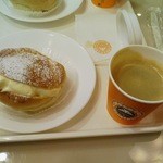 サンマルクカフェ イオンモール羽生店 - ケーキセット（ブラックコーヒーと生シュー）