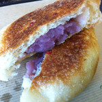 ミックスプラスベーカリー - ピンク色の赤ワインのあん