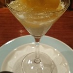 トラットリアビコローレヨコハマ - ああ、頭ハズレちまったい。
      早生みかんのソルベ、白ワインジュレ、レモンムース