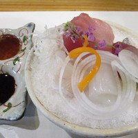 伊万栄 - 造里～横輪マグロ、島あじ、剣先イカ等 醤油かポン酢で