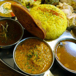 カレー４種，右端が『ラッサム』