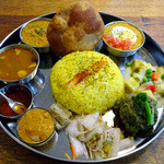 サントゥスタ フヌ タァール