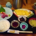 Itohammikaduki - 出汁巻玉子・刺身定食（￥970）