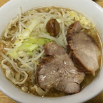 ラーメン二郎 - ラーメン 700円　麺半分・ヤサイ少なめ・ニンニク少なめ