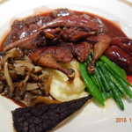 なんかミレニアム・ファルコンに似てない？