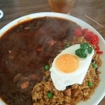 ナシカレー(大)1100円 上はアイスティー