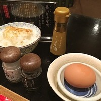 銀座米料亭 八代目儀兵衛 - 美山の子守唄という生卵☆250円＼(^o^)／ おかわりのご飯はお焦げ付きです♪ お塩でおせんべいみたいにいただきまーす♡
