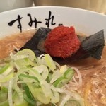 すみれ - 味噌ラーメソに唐玉をのせると、こんな感じ。溶かす量で辛さも変わる。イイね！  食後はもちろんブレスケア☆