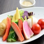 旬の生野菜盛り　アンチョビソース添え